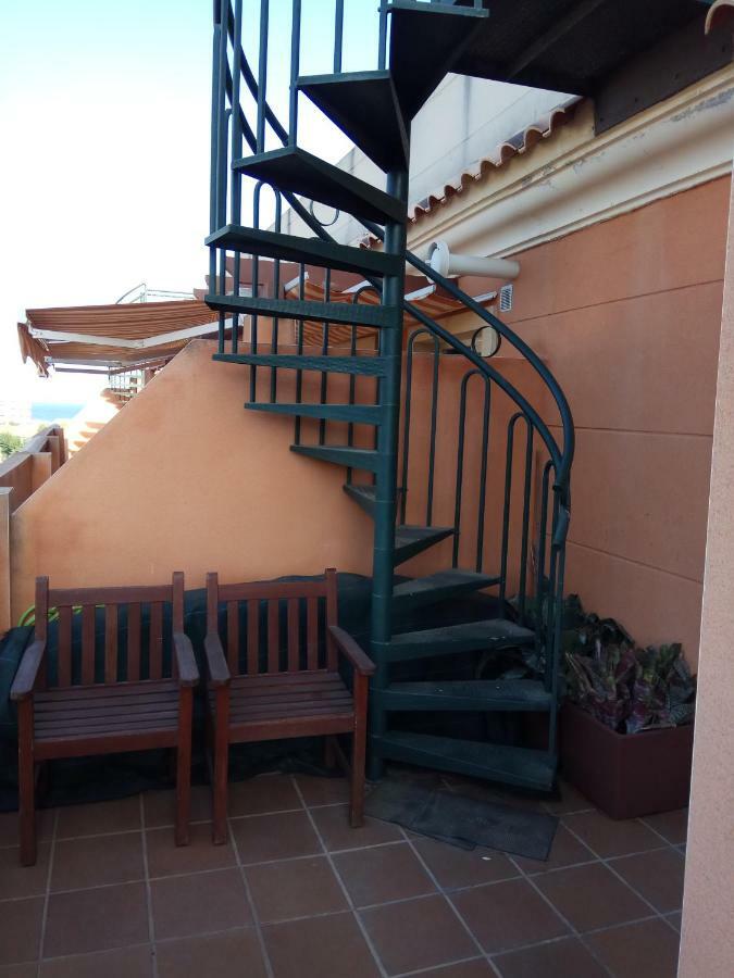 Precioso Atico En Torre De Benagalbon A 20 Metros Del Mar. Apartman Kültér fotó
